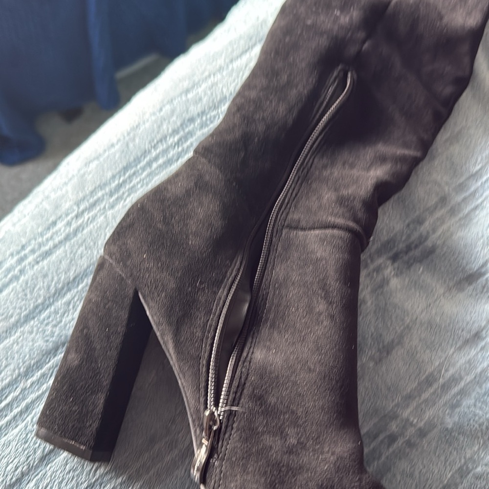 boots - Picture 2 of 3